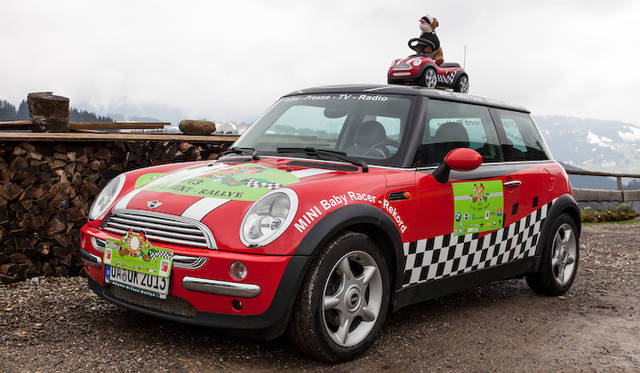 R50とよばれる最初期のMINI Cooper。2003年モデルだという