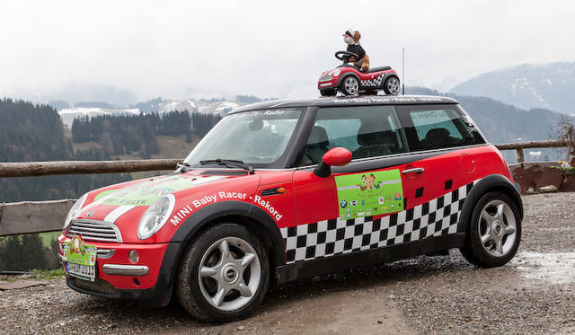 R50とよばれる最初期のMINI Cooper。2003年モデルだという