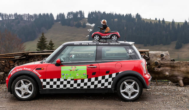 R50とよばれる最初期のMINI Cooper。2003年モデルだという