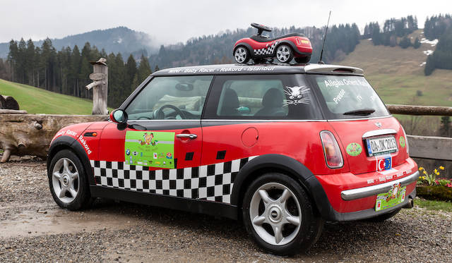 R50とよばれる最初期のMINI Cooper。2003年モデルだという