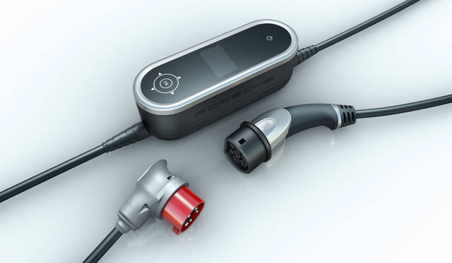 E-Hybrid購入時に標準で付いてくる、ポルシェ・ユニバーサルチャージャー