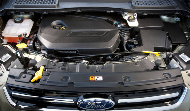 クーガに搭載される1.6リッター　直列4気筒エコブーストエンジンは、最高出力134kW（182ps）/ 5,700rpm、最大トルク｜240Nm（24.5kgm）/ 1,600-5,000rpmというスペック