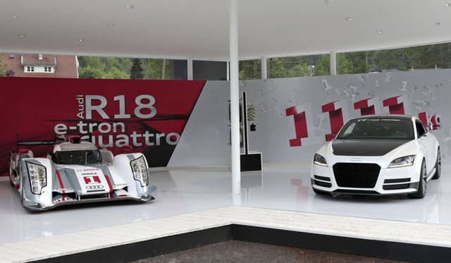 会場には「TT ウルトラ クワトロ コンセプト」とともに、ル・マン24時間耐久レースなどで活躍する「R18 e-tron quattro」も展示された