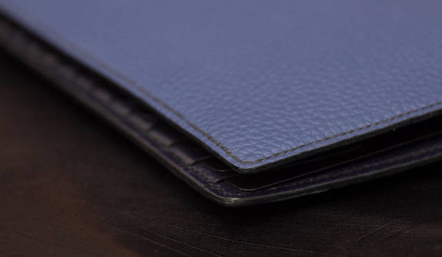 <strong>MAISON TAKUYA｜メゾン タクヤ</strong>　コバ仕上げには縫製以上に時間をかける