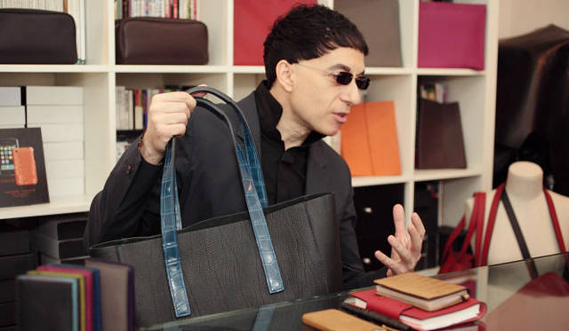 <strong>MAISON TAKUYA｜メゾン タクヤ</strong>　インタビューに答えるフランソワ・ルッソ氏