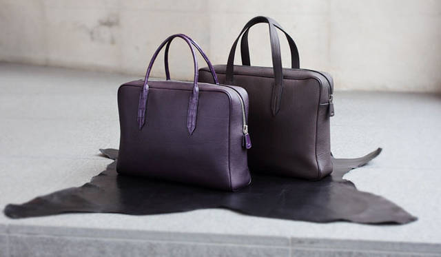 <strong>MAISON TAKUYA｜メゾン タクヤ</strong>　ブリーフケース（左）36万7500円、（右）23万1000円