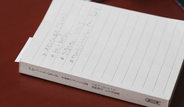 <strong>特集｜BLUE NOTE NOW!</strong>　「ブルーノートを設立したのは、アルフレッド・ライオンというドイツ人の青年です。とにかくジャズが大好きな人でね。レコード会社を作るというよりは、レコードを作りたかった。それを何度も繰り返しているうちに、気がつけばブルーノートになっていた、ということだとおもいます」（行方さん）