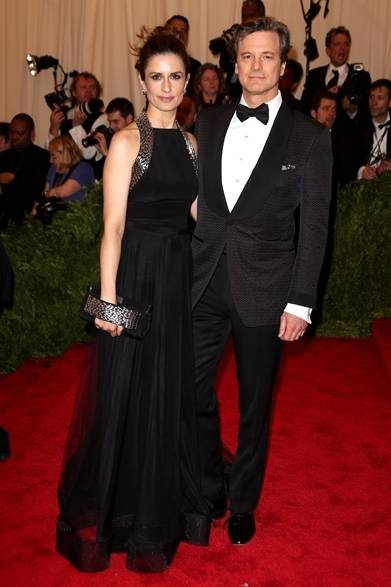 <strong>Livia Firth & Colin Firth｜リヴィア・ファース＆コリン・ファース</strong><br /><br />レットカーペットでキャッチしたリヴィア・ファース＆コリン・ファース夫妻。モイスキーノのロングドレスを着こなすリヴィア、清潔感のあるコーディネイトで大人のエレガンスが溢れ出す。