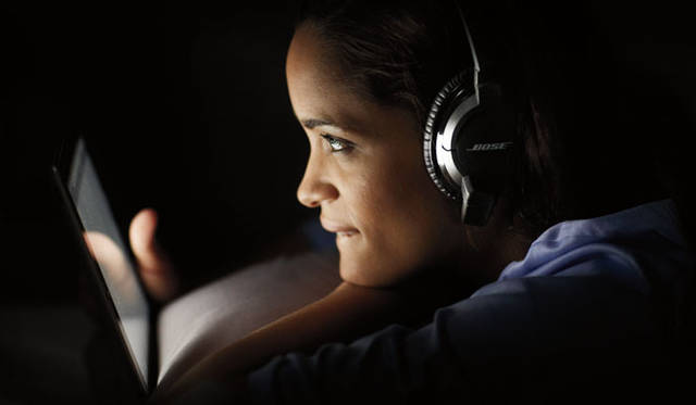 <strong>BOSE｜ボーズ</strong>　iPadに最適化されたボーズ初のステレオBluetooth®ワイヤレスヘッドホン「Bose® AE2w Bluetooth® headphones」