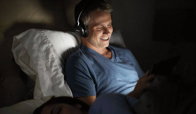 <strong>BOSE｜ボーズ</strong>　iPadに最適化されたボーズ初のステレオBluetooth®ワイヤレスヘッドホン「Bose® AE2w Bluetooth® headphones」