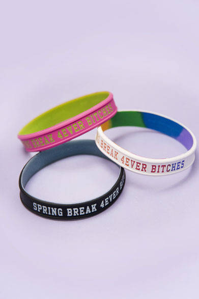 <strong>OPENING CEREMONY｜オープニングセレモニー</strong>　コラボレーションアイテム「Opening Ceremony×Spring Breakers」 ブレスレット各1050円