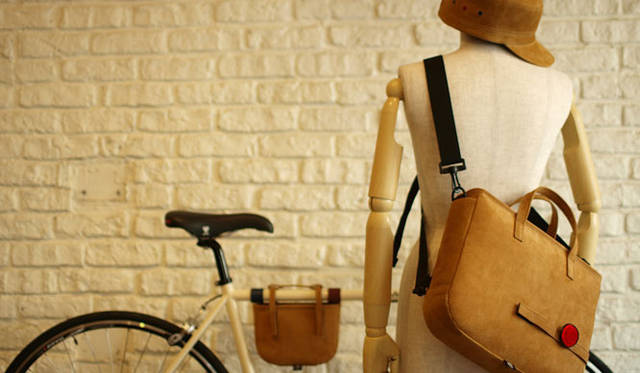<strong>RIDE AOYAMA 2013「BESPOKE CYCLE MEETING」</strong>　「maware」 自転車乗りのためのバッグ、ウェア、アクセサリーなどを作るレザーブランド