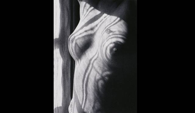 <strong>ART｜東京都写真美術館で『写真のエステ－五つのエレメント』展</strong>　マン・レイ《理性への回帰》1923年 ゼラチン・シルバー・プリント