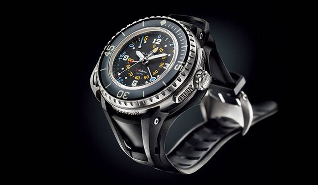 「X FATHOMS｜X ファゾムス」　直径55.65mm × 厚さ24mm、サテン仕上げのチタニウムケース、自動巻き、30気圧防水、376万9500円