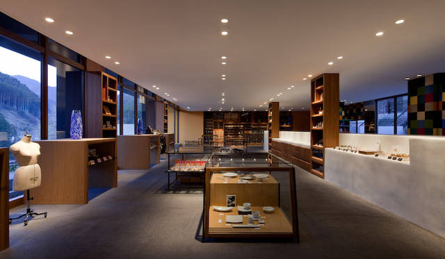 <strong>TRAVEL｜ ぬる湯につかり時を忘れる、山峡の湯治リゾート「ONCRI／おんくり」</strong>　