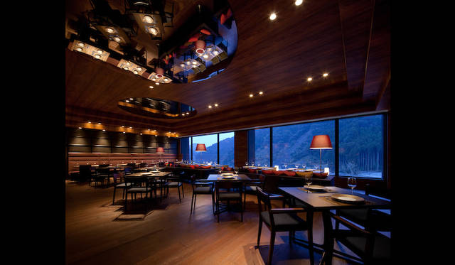 <strong>TRAVEL｜ ぬる湯につかり時を忘れる、山峡の湯治リゾート「ONCRI／おんくり」</strong>　