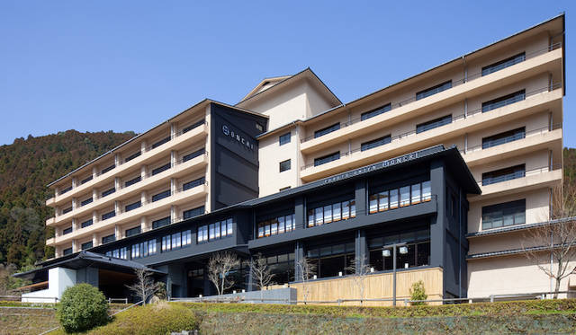 <strong>TRAVEL｜ ぬる湯につかり時を忘れる、山峡の湯治リゾート「ONCRI／おんくり」</strong>　