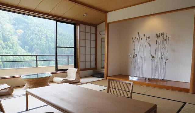 <strong>第1回床の間アートコンペ最優秀作品　「STAY TOGETHER ―ゆったりとした時間―」</strong>