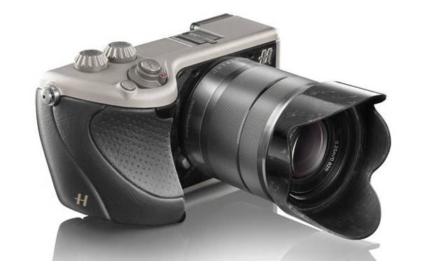 <strong>HASSELBLAD｜ハッセルブラッド</strong>　デジタル一眼ミラーレスカメラ「Lunar（ルナ）」　Black Leather（ブラックレザー）