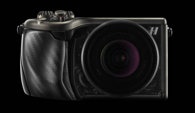 <strong>HASSELBLAD｜ハッセルブラッド</strong>　デジタル一眼ミラーレスカメラ「Lunar（ルナ）」　Carbon（カーボン）