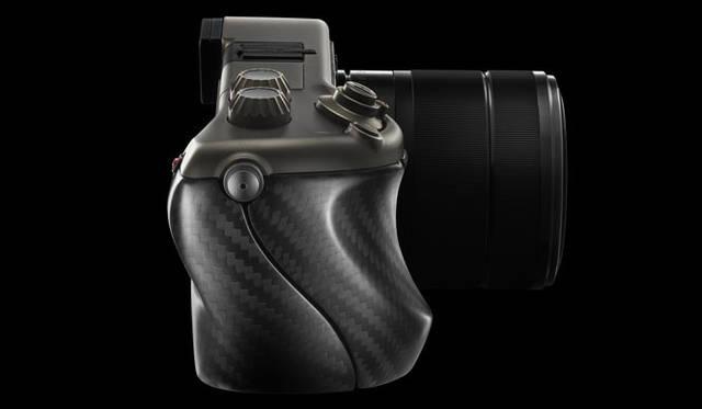 <strong>HASSELBLAD｜ハッセルブラッド</strong>　デジタル一眼ミラーレスカメラ「Lunar（ルナ）」　Carbon（カーボン）