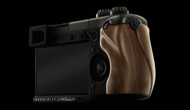 <strong>HASSELBLAD｜ハッセルブラッド</strong>　デジタル一眼ミラーレスカメラ「Lunar（ルナ）」　Zebra Wood（ゼブラウッド）