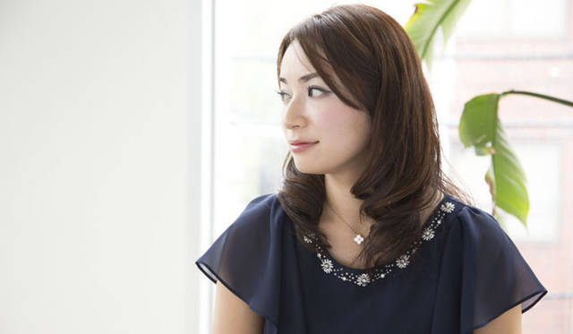 <strong>ESTNATION｜エストネーション</strong>　「エストネーション×干場義雅」コラボシャツ　美容関連会社OLの渡辺真由子さん