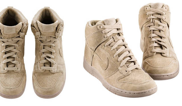 <strong>A.P.C.｜アー・ペー・セー</strong>　 「A.P.C.＋NIKE」コラボレーション　＜ウィメンズ＞NIKE DUNK SKINNY（BEIGE）1万1550円