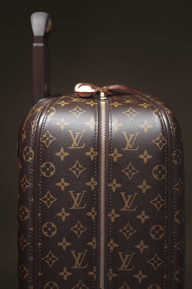 <strong>LOUIS VUITTON｜ルイ・ヴィトン</strong>　同系色のトリミングが美しいカーブを描く