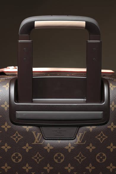 <strong>LOUIS VUITTON｜ルイ・ヴィトン</strong>　堅牢な設計の伸縮式キャリーハンドル