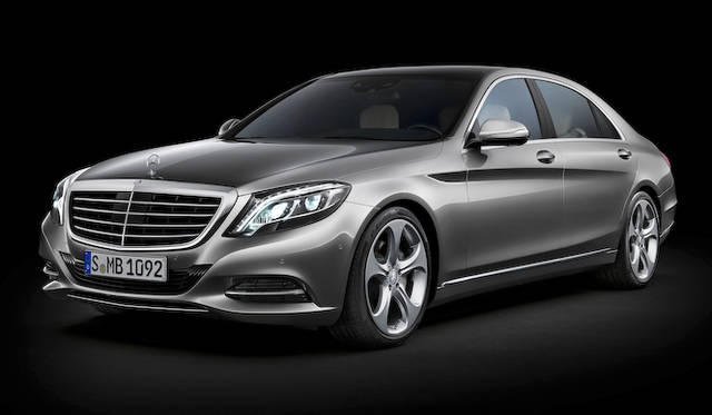 「S 350 ブルーテック」の、2,987cc V型6気筒ディーゼルエンジン。最高出力190kW（258ps）/3,600rpm、最大トルク620Nm/1,600-2,400rpmを発生する。