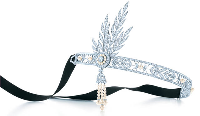 <strong>Tiffany & Co.｜「グレート ギャツビー」コレクション</strong>　映画『華麗なるギャツビー』で、ヒロインのデイジーのために特別に制作されたサヴォイ・ヘッドドレス。まさにヒロインを象徴するジュエリー　2320万5000円　Photo: Carlton Davis