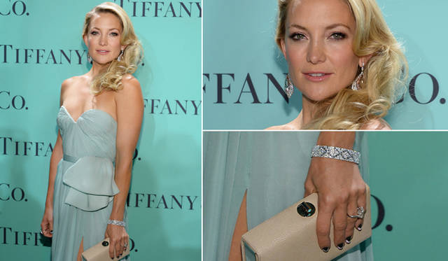 <strong>Tiffany & Co.｜「グレート ギャツビー」コレクション</strong>　ブルー ブック ボールに出席したケイト・ハドソン。ブルー ブック コレクションから、計55カラットを超えるペアシェイプのモルガナイトのピアスで　Photo: Getty Images for Tiffany & Co.