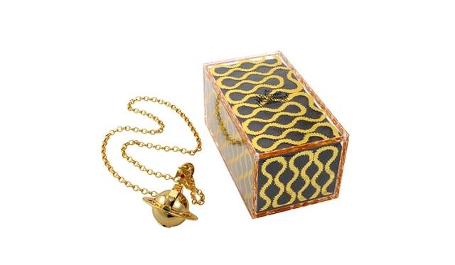 <strong>Vivienne Westwood｜ヴィヴィアン・ウエストウッド青山店が10周年記念イベント開催</strong>　オーブライター　10万5000円