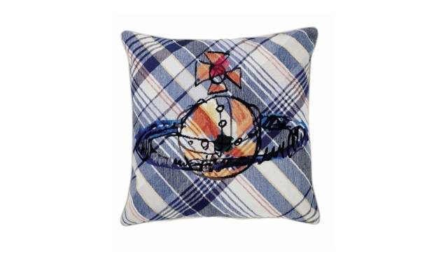 <strong>Vivienne Westwood｜ヴィヴィアン・ウエストウッド青山店が10周年記念イベント開催</strong>　ラグ カンパニー社製 ハンドメイドクッション（受注販売）