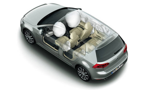 エアバッグは9個も搭載される