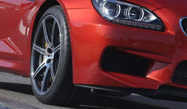 コンペティションパッケージにおごられる、20インチMライトアロイホイール