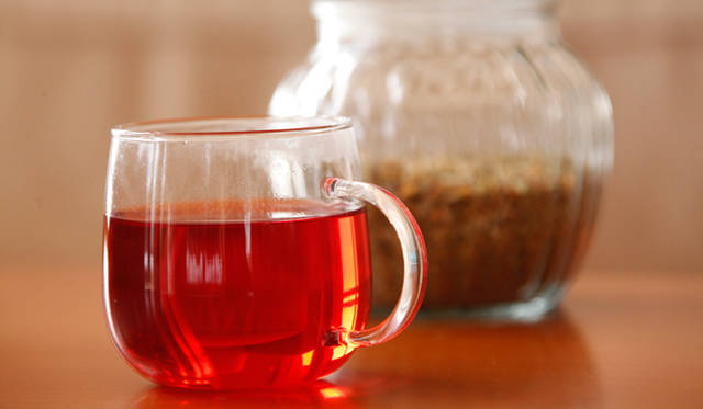 <strong>TRAVEL｜ヘルス・リゾート「天空の庭 天馬夢」</strong>　ファスティング（断食）では、オリジナルの酵素ドリンクで空腹感を補う