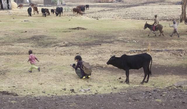 <strong>ART｜ヨコハマ創造都市センターで『小沢剛　高木正勝　アフリカを行く』展</strong>　高木正勝 エチオピア訪問の様子