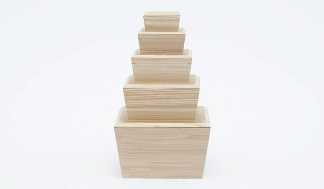 <strong>more trees｜モア・トゥリーズ</strong>　鳥取県・智頭町の森から生まれた「かさね重」