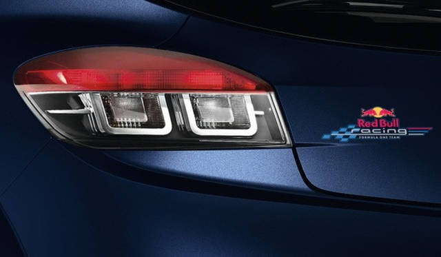 リアにも、レッドブルレーシングのデカール
