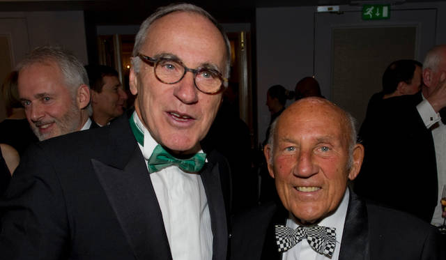 ウルリッヒ・ベッツ博士（左）とスターリング・モス卿（右）