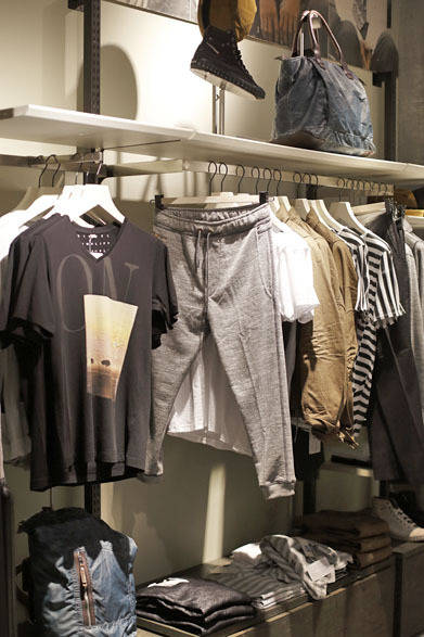<strong>DIESEL｜ディーゼル</strong>　コンセプトストア「ディーゼル シブヤ」　地下1階のメンズにある2013年秋冬プレビューコレクション