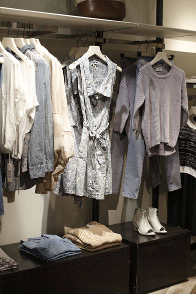 <strong>DIESEL｜ディーゼル</strong>　コンセプトストア「ディーゼル シブヤ」　新作にはヌードトーンやパステルカラーのラインがならぶ