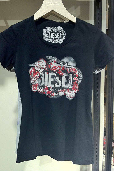 <strong>DIESEL｜ディーゼル</strong>　コンセプトストア「ディーゼル シブヤ」　竹内さんお薦めのロックテイストなTシャツ