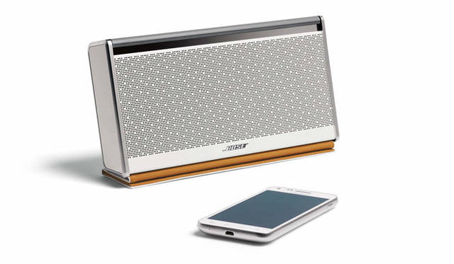 <strong>BOSE｜ボーズ</strong>　 Bluetooth®モバイルスピーカー「SoundLink® Bluetooth® Mobile speaker II - Limited Edition White Leather」