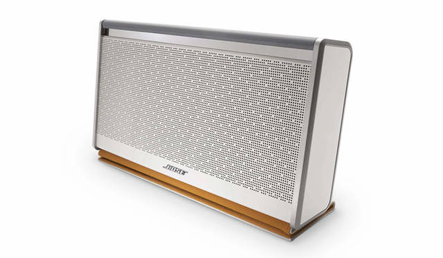 <strong>BOSE｜ボーズ</strong>　 Bluetooth®モバイルスピーカー「SoundLink® Bluetooth® Mobile speaker II - Limited Edition White Leather」