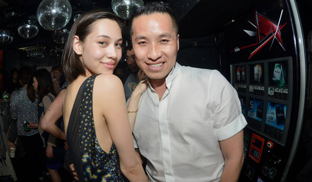 左から 水原希子さん、フィリップ・リムさん