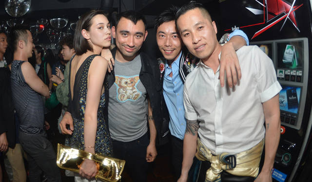 左から 水原希子さん、ニコラ・フォルミケッティさん、ジェームス・リンさん、フィリップ・リムさん