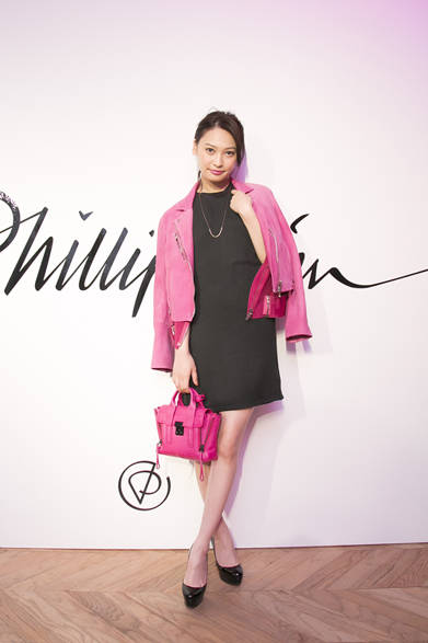 女優、モデルの大政 絢さん